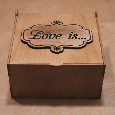 ​Подарункова коробка з фанери &laquo;Love is...&raquo; &mdash; колір Дуб (15х14х8 см) 44003 фото