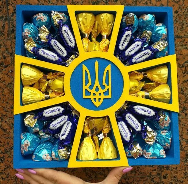 Відкрита коробка "квадратна з Тризубом" синя 26х26 см Пінобокс 211 фото