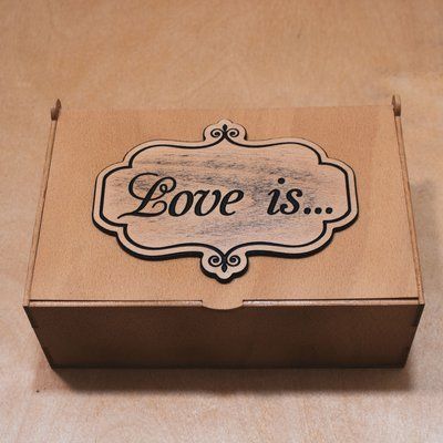 Подарункова коробка з фанери &laquo;Love is...&raquo; &mdash; колір Дуб (22х14х8 см) 45003 фото