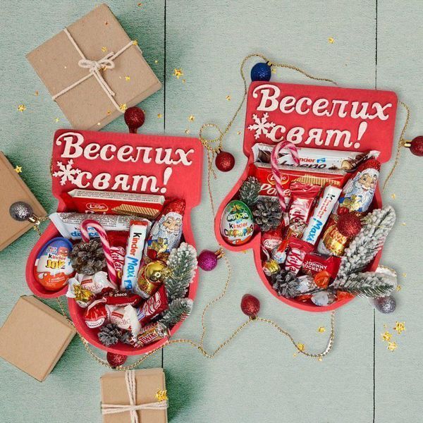 Відкрита коробка рукавичка "Веселих свят" червона 30х23 см Пінобокс 176 фото