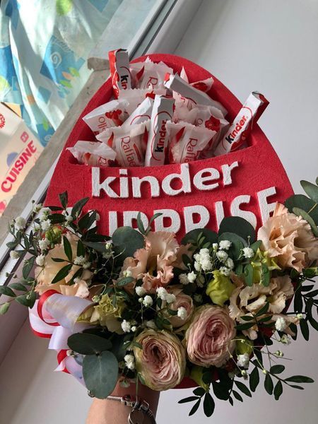 Відкрита коробка "Kinder surprise" червона 33х23 см Пінобокс 132 фото