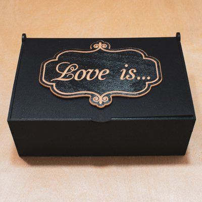 ​Подарункова шкатулка &laquo;Love is...&raquo; &mdash; чорна дерев'яна коробка для закоханих 41003 фото