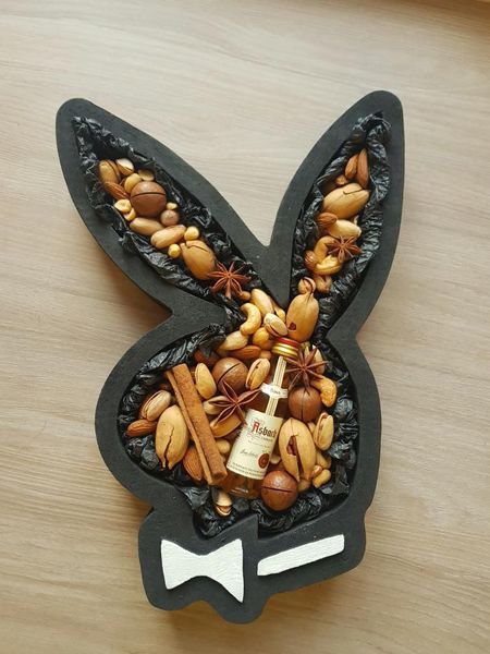Відкрита коробка "Зайка Playboy" чорна 35х24 см Пінобокс 086 фото