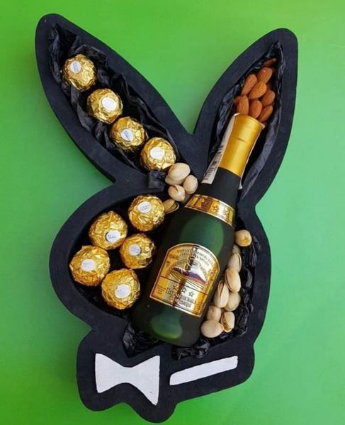 Відкрита коробка "Зайка Playboy" чорна 35х24 см Пінобокс 086 фото