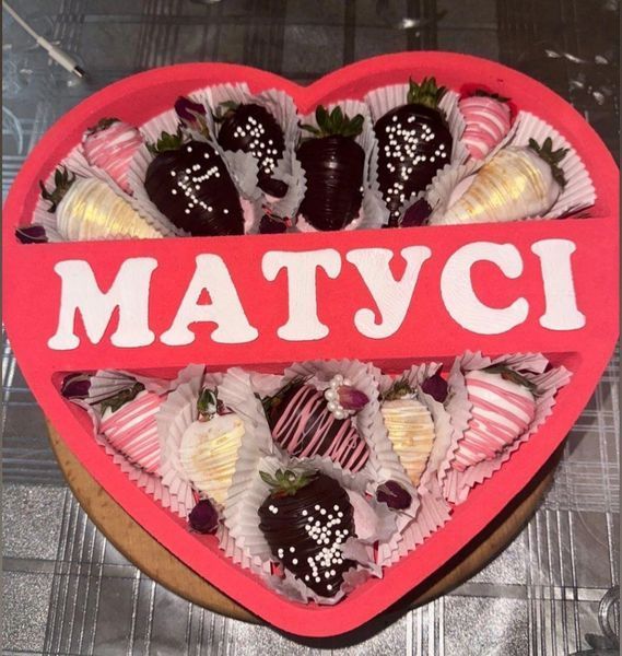 Відкрита коробка серце "МАТУСІ" червона 29х26 см Пінобокс 059 фото