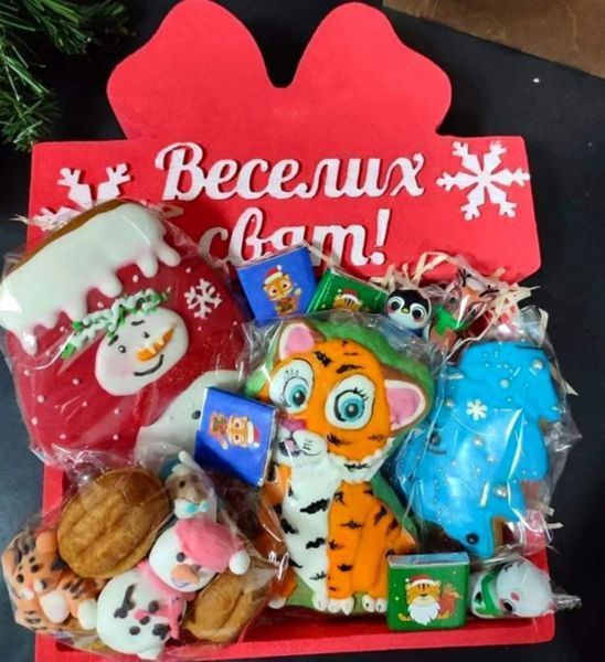 Відкрита коробка з бантом "Веселих свят" червона 30х23 см Пінобокс 185 фото